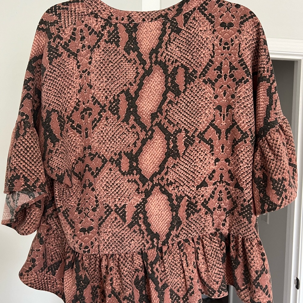 Boutique Ruffle Quarter Sleeve Top